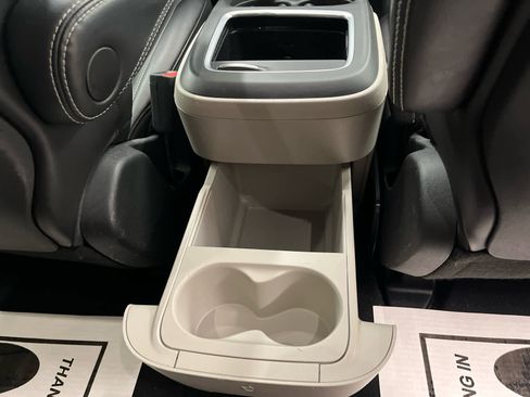 Used 2024 Chrysler Pacifica Touring-L FWD image 21