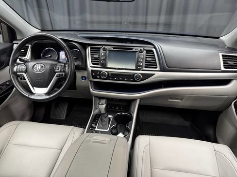 Used 2017 Toyota Highlander XLE image 23
