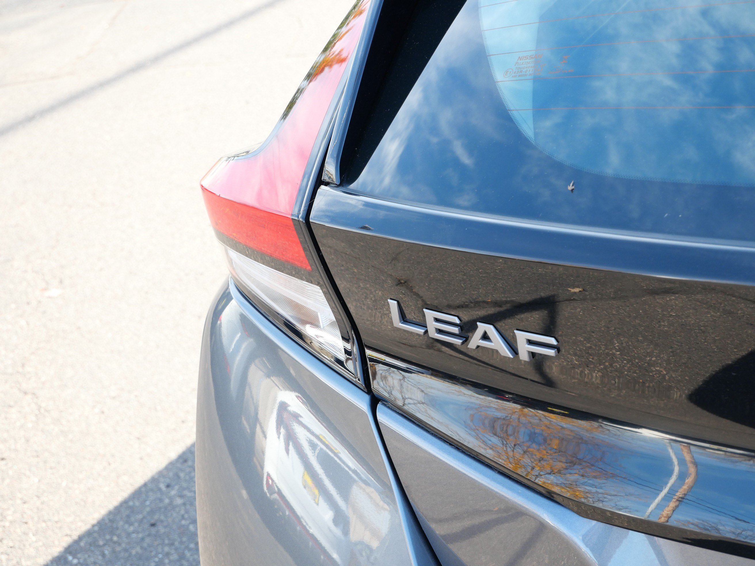 Used 2025 Nissan Leaf S FWD image 17