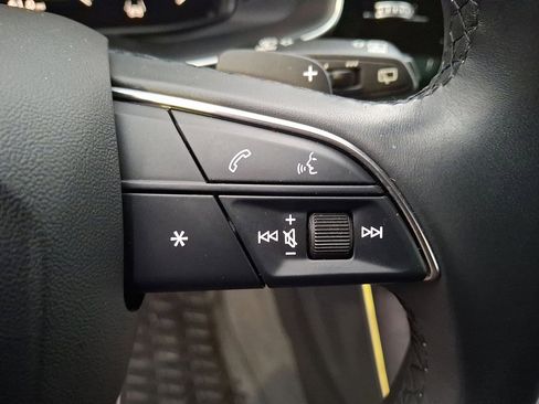 Used 2022 Audi Q8 Premium Plus w/ Premium Plus Package image 18