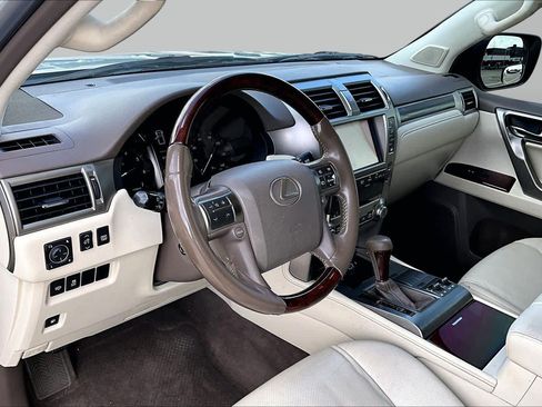 Used 2016 Lexus GX 460 w/ Premium Package AWD/4WD image 17