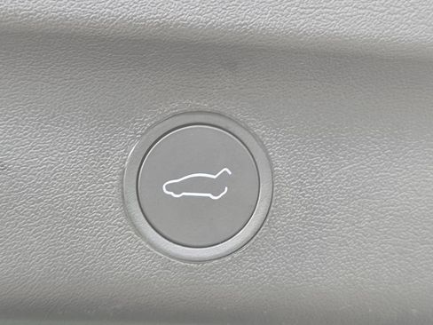 Used 2025 Tesla Model Y Long Range RWD image 27