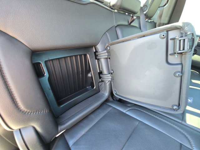 Used 2024 GMC Sierra 3500 Denali w/ Denali Reserve Package AWD/4WD image 17