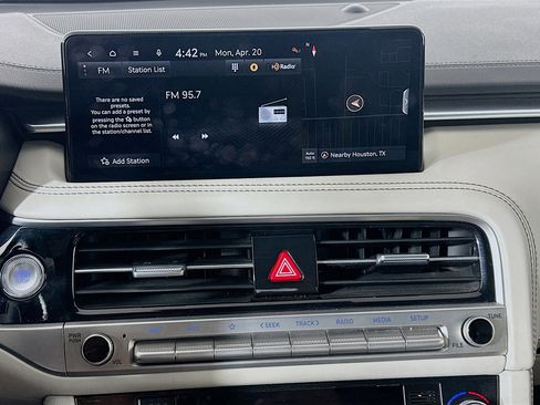 Used 2025 Genesis G70 2.5T image 21