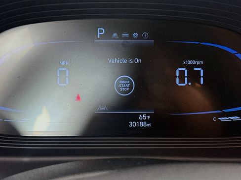 Used 2025 Hyundai Venue SEL FWD image 19