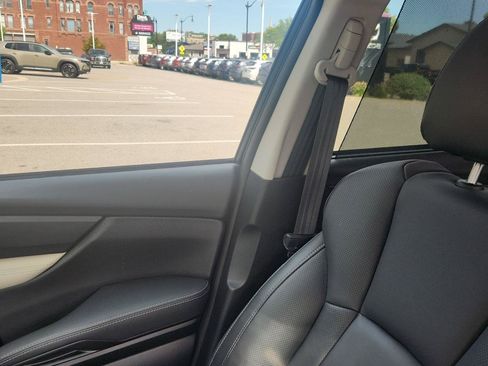 Used 2022 Subaru Ascent Limited AWD/4WD image 18