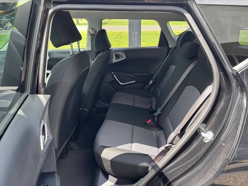 Used 2025 Kia Soul LX w/ LX Technology Package FWD image 22