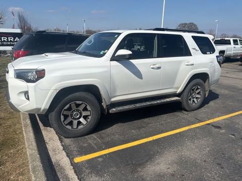 Used 2019 Toyota 4Runner TRD Off-Road image 2
