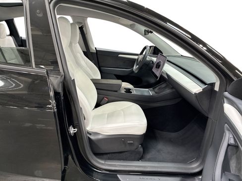 Certified 2023 Tesla Model Y Long Range AWD/4WD image 13