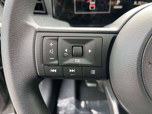 Used 2025 Nissan Kicks SV FWD image 16