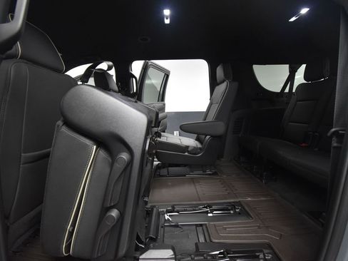 Used 2024 GMC Yukon XL SLT image 44