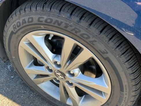 Used 2018 Hyundai Elantra Value Edition w/ Cargo Package FWD image 3