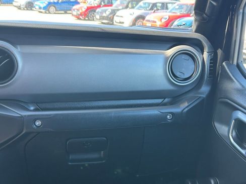 Used 2023 Jeep Gladiator Sport AWD/4WD image 24