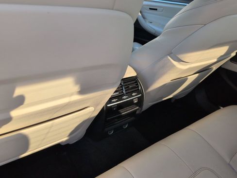 Used 2018 BMW M550i xDrive AWD/4WD image 32