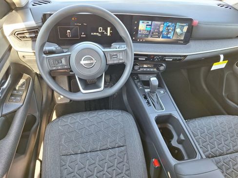 Used 2026 Nissan Kicks SV image 9