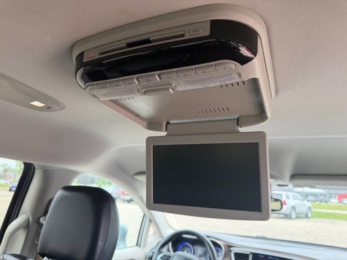 Used 2017 Chrysler Pacifica Touring-L FWD image 16