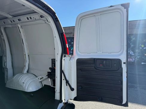 Used 2022 GMC Savana 2500 Regular Van 3D w/ Communications Package image 10