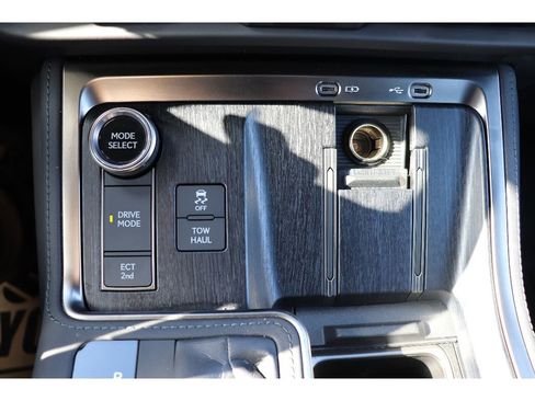 Used 2024 Lexus GX 550 AWD/4WD image 16