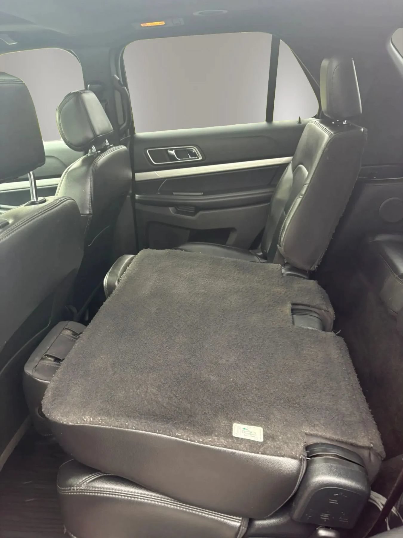 Used 2017 Ford Explorer XLT w/ Equipment Group 202A AWD/4WD image 39