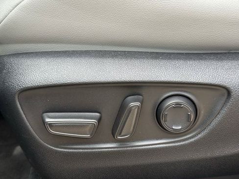 Used 2025 Toyota Sienna XLE FWD image 28