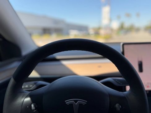 Used 2023 Tesla Model Y Long Range AWD/4WD image 10