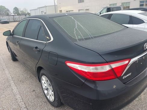 Used 2016 Toyota Camry LE image 4