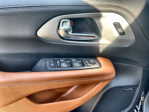New 2026 Chrysler Pacifica Pinnacle image 15