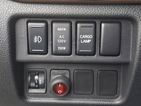 Used 2016 Nissan Titan SL AWD/4WD image 23