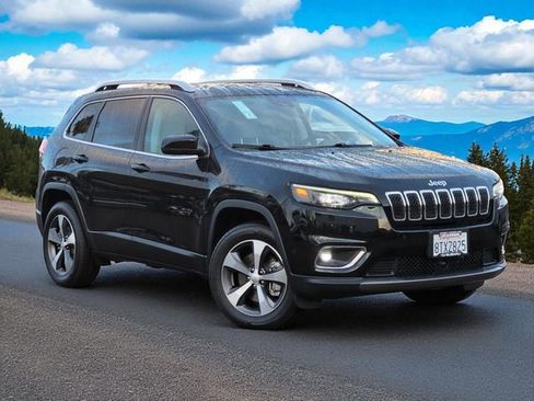 Used 2020 Jeep Cherokee Limited w/ Technology Group image 2