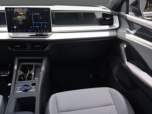 Certified 2025 Volkswagen Tiguan SE R-Line AWD/4WD image 15