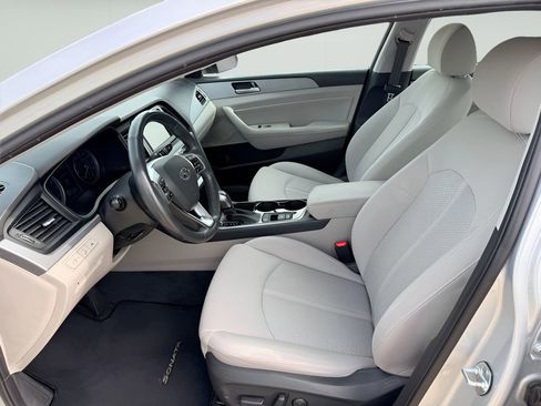 Used 2019 Hyundai Sonata SEL w/ Tech Package 02 FWD image 9