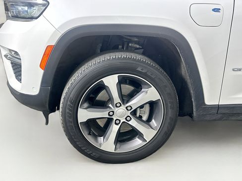 Used 2023 Jeep Grand Cherokee 4WD 4xe w/ Luxury Tech Group II image 11