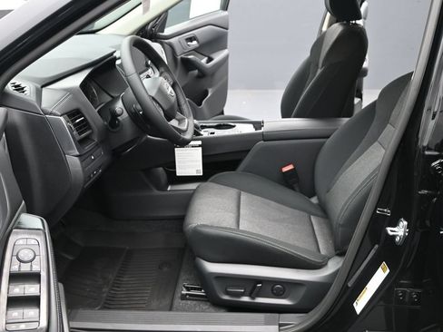 Certified 2026 Nissan Rogue SV FWD image 19