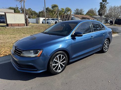Used 2017 Volkswagen Jetta SE image 1