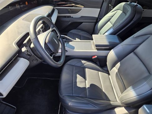 Used 2024 Lincoln Nautilus Premier image 12