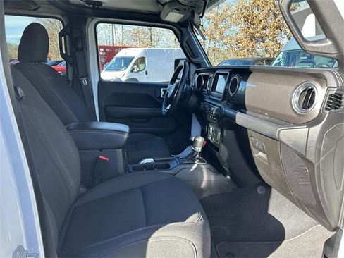 Used 2018 Jeep Wrangler Unlimited Sahara image 18