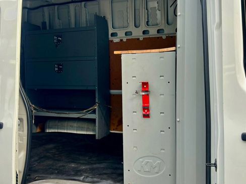 Used 2019 Nissan NV 2500 SV RWD image 8