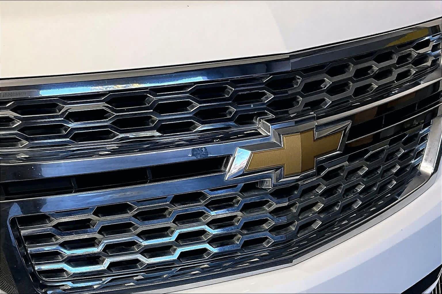 Used 2015 Chevrolet Suburban LT w/ Texas Edition RWD image 28
