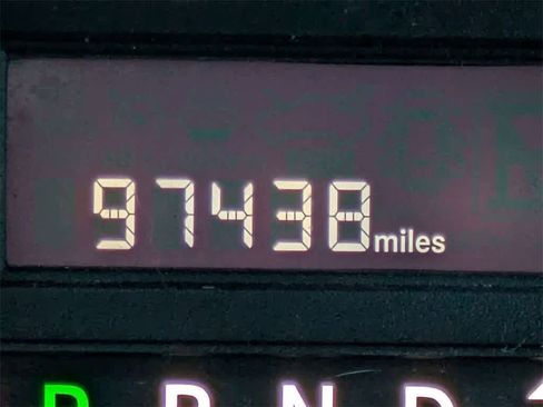 Used 2015 Dodge Grand Caravan SXT image 32