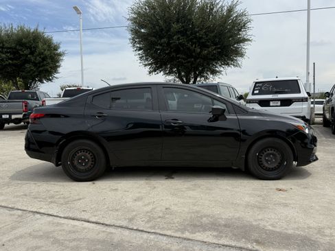 Used 2020 Nissan Versa S FWD image 3