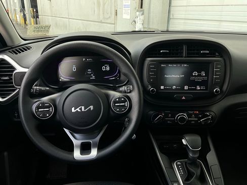 Used 2025 Kia Soul LX w/ LX Technology Package image 12