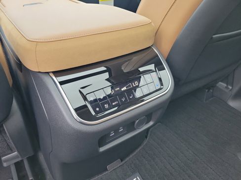 New 2026 INFINITI QX80 Luxe image 11