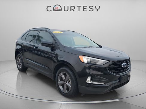 Used 2024 Ford Edge SEL w/ Sport Appearance Package image 4