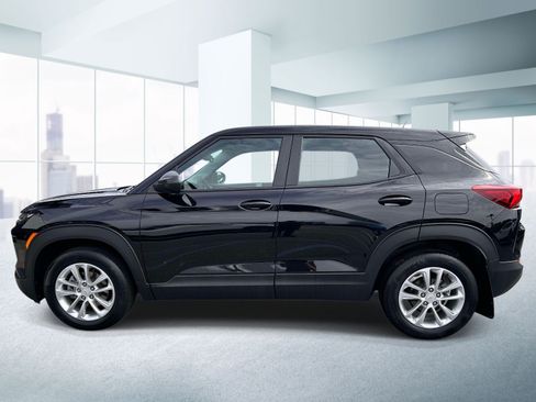 Used 2024 Chevrolet TrailBlazer LS FWD image 2