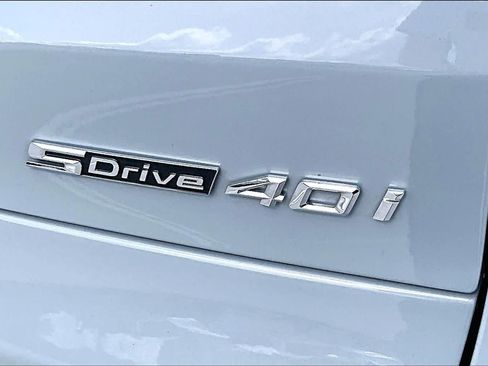 Used 2025 BMW X5 sDrive40i w/ Executive Package RWD image 9