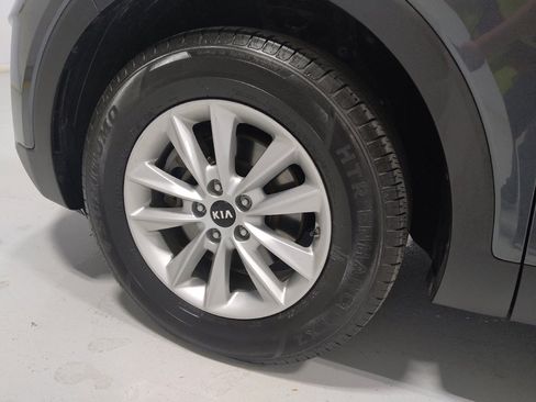 Used 2020 Kia Sorento LX image 31