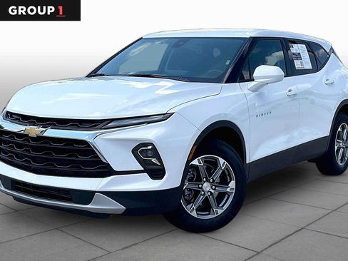 Certified 2025 Chevrolet Blazer LT FWD image 1