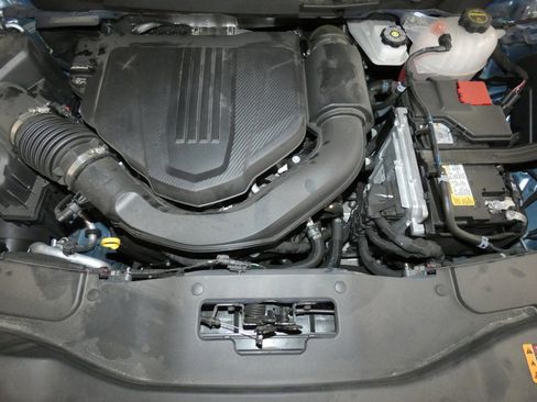 Used 2025 Chevrolet Traverse LT image 25