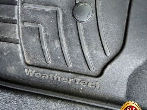 Used 2022 Chevrolet Colorado LT w/ Luxury Package image 14