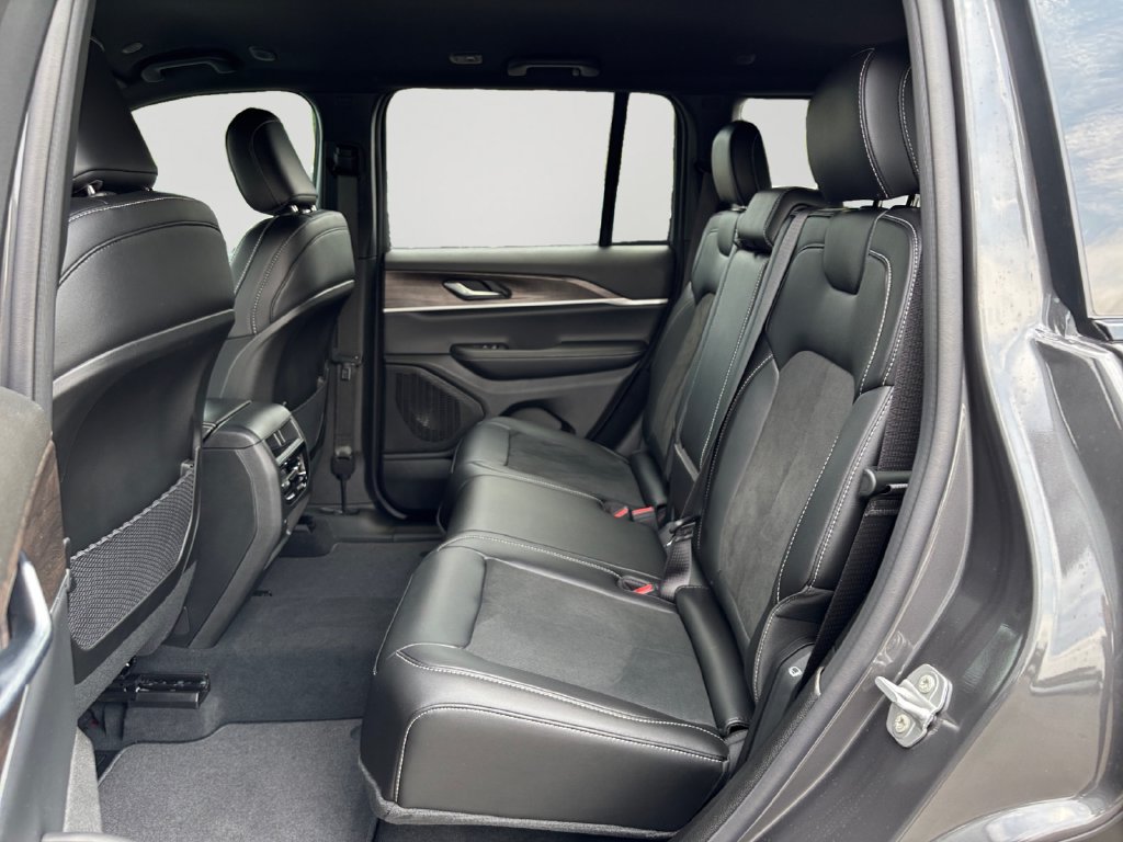 New 2026 Jeep Grand Cherokee Altitude AWD/4WD image 15
